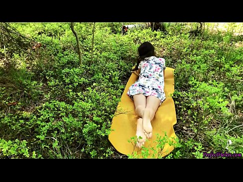 ❤️ Un inconnu sur Tinder masturbe ma chatte et baise passionnément dans les bois ☑ Vidéo de baise at us