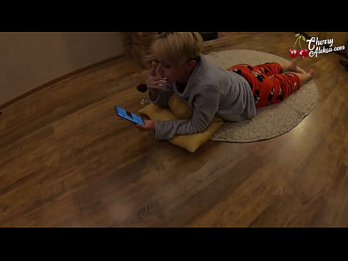 ❤️ Blonde folle suçant une énorme bite et rebondissant dessus - Sexe anal ☑ Vidéo de baise at us